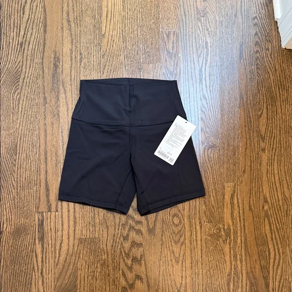 NWT women’s Lululemon Align 6” bike short size 6 - Picture 1 of 5